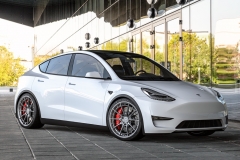 vrforged-d03r-gunmetal-21in-tesla-model-y-white-1