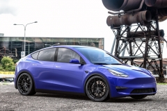 vrforged-d03r-matte-black-20in-tesla-model-y-dark-blue-1