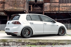 vrforged-d03r-gunmetal-vw-golf-white-2